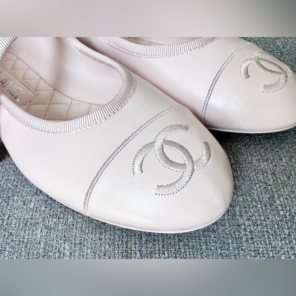 NEW CHANEL CC LOGO LIGHT PINK LEATHER MARYJANE BALLET FLATS SILVER BUCKLE 39 - Picture 9 of 16